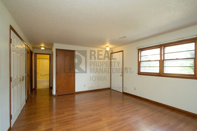 Foto del edificio - 207 Todd Cir