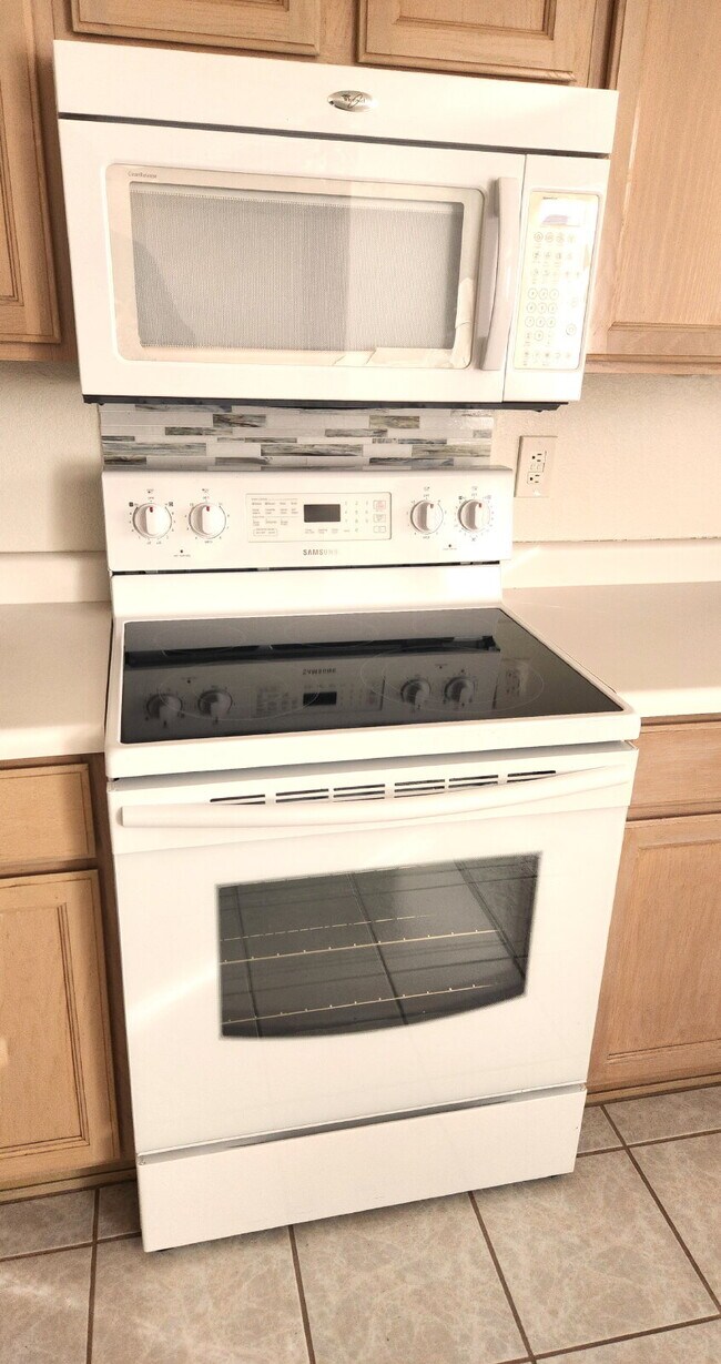 Foto del edificio - SPACIOUS NORTH PHOENIX RENTAL WITH LOFT AND RATE 3-CAR GARAGE