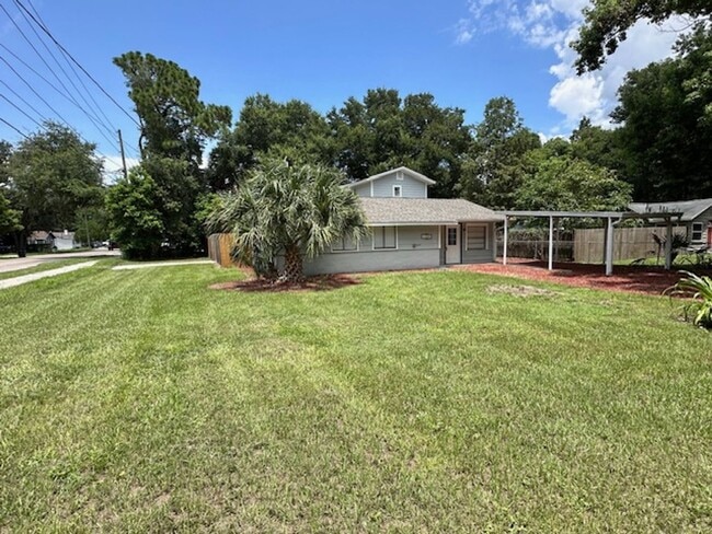 Building Photo - 7803 Rose Ave