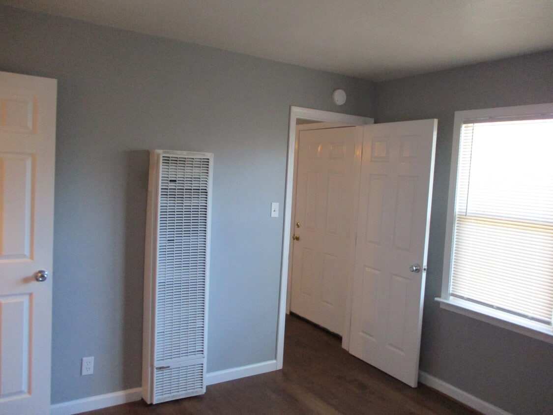 Primary Photo - 3233 W Street
