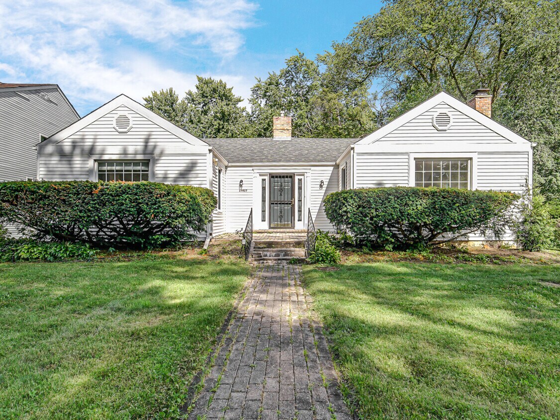 Primary Photo - 23827 N Overhill Dr