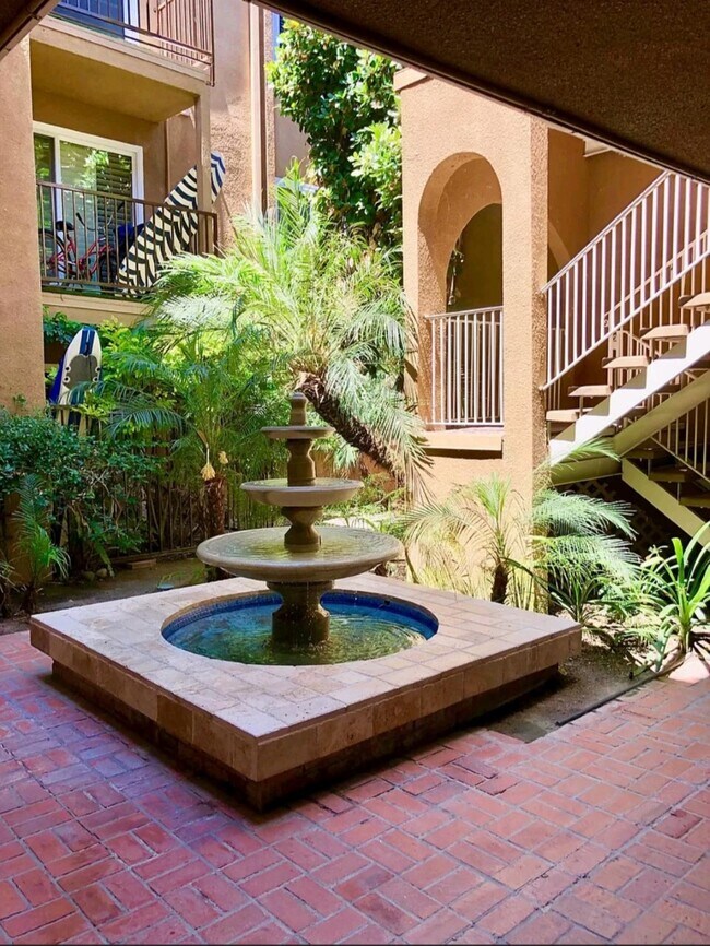 Courtyard - 5051 La Jolla Blvd