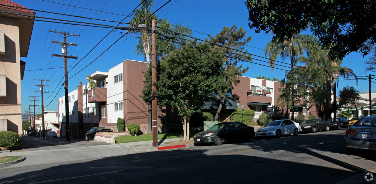 Building Photo - 301 S 6th St