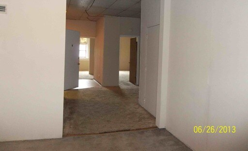 Building Photo - 1 E Side Sq