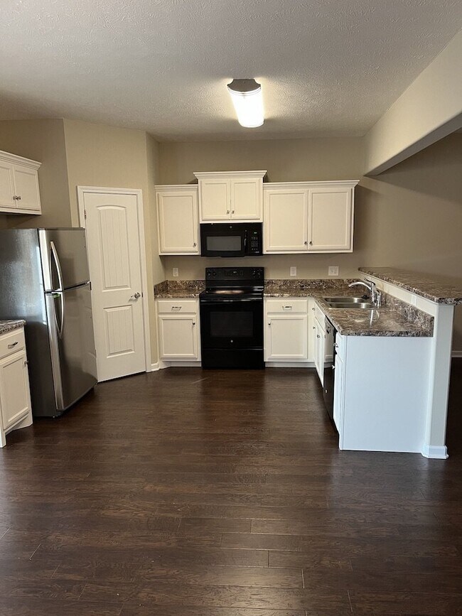 Building Photo - Charming 3 Bed, 2.5 Bath Murfreesboro Home...
