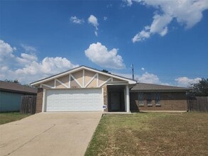 Building Photo - 3241 Yorktown Dr