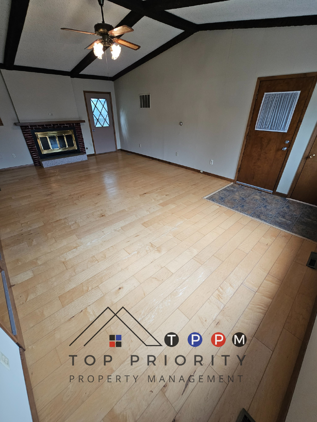 Building Photo - **MOVE IN SPECIAL** 2 Bedroom | 1 Bathroom...
