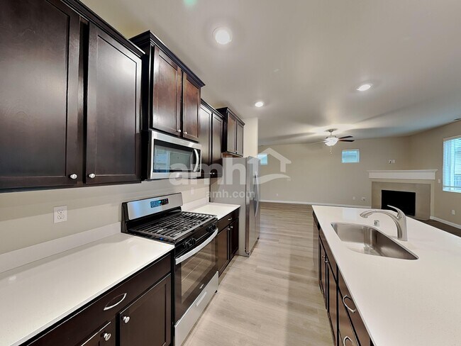 Foto del edificio - 5748 86th Dr NE