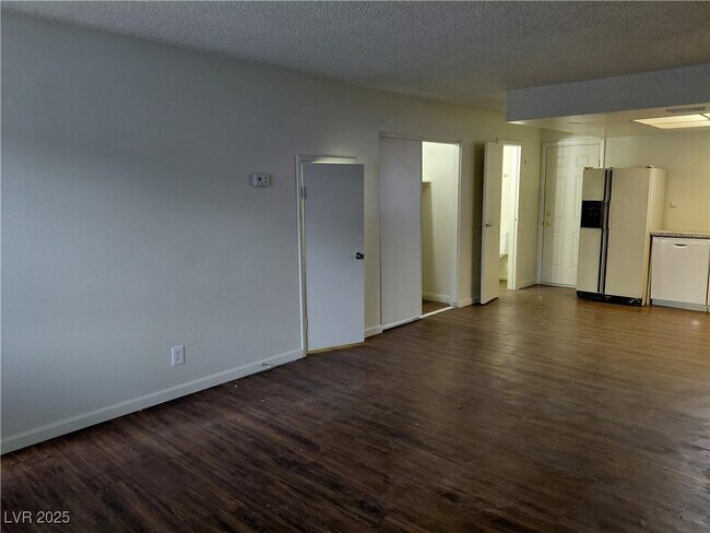 Foto del edificio - 1336 N Jones Blvd