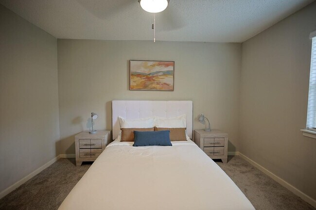 Foto del edificio - 50 Northtown Dr