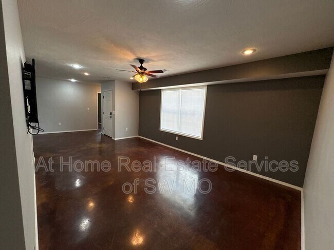 Foto del edificio - 516 E Cherry St