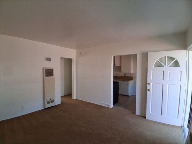 Foto del edificio - 12114 Rosecrans Ave