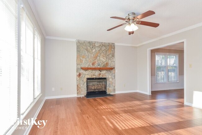 Foto del edificio - 4706 Pine Hollow Ln