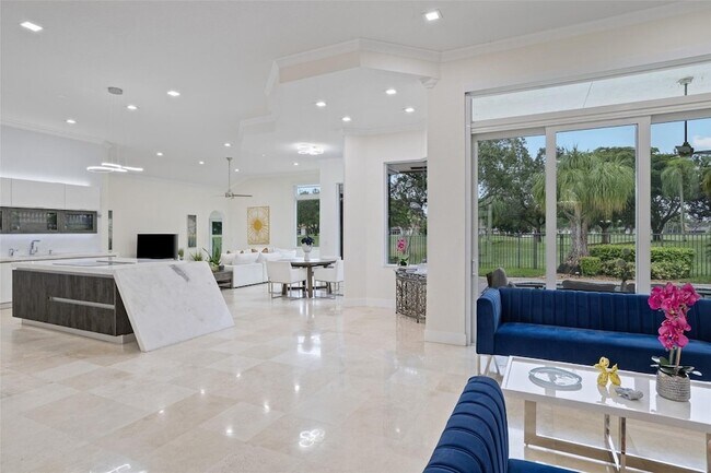 Foto del edificio - 2534 Golf View Dr