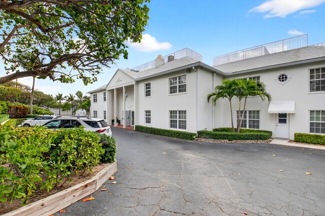 Building Photo - 817 N Ocean Blvd