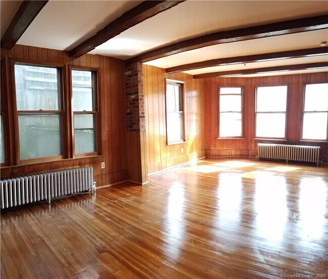 Building Photo - 82 Lancraft St