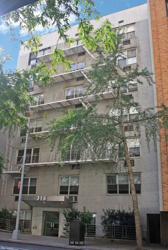 Foto del edificio - 316 E 55th St