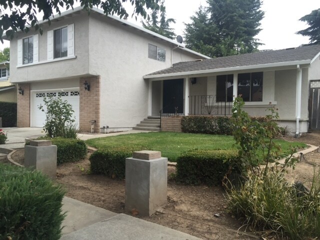 Angle View - 716 W 9th St
