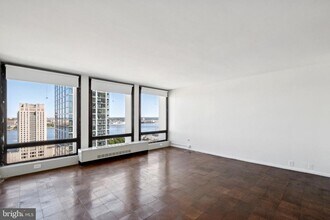 Building Photo - 200 Locust St