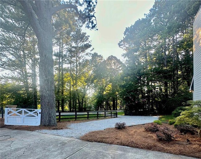 Foto del edificio - 3295 Hamby Rd