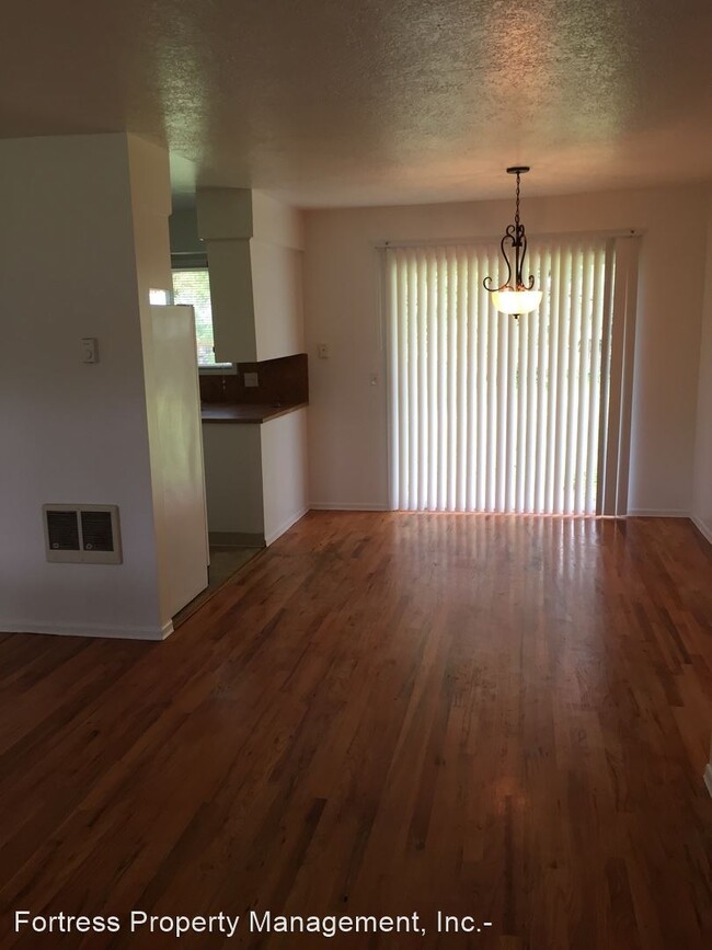 Building Photo - 3 br, 1 bath House - 18949 NE Everett Ct.