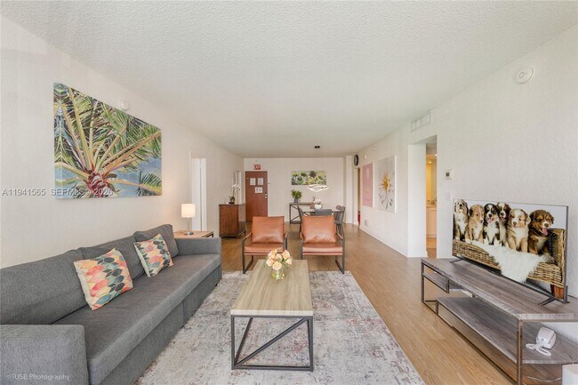 Building Photo - 4001 S Ocean Dr