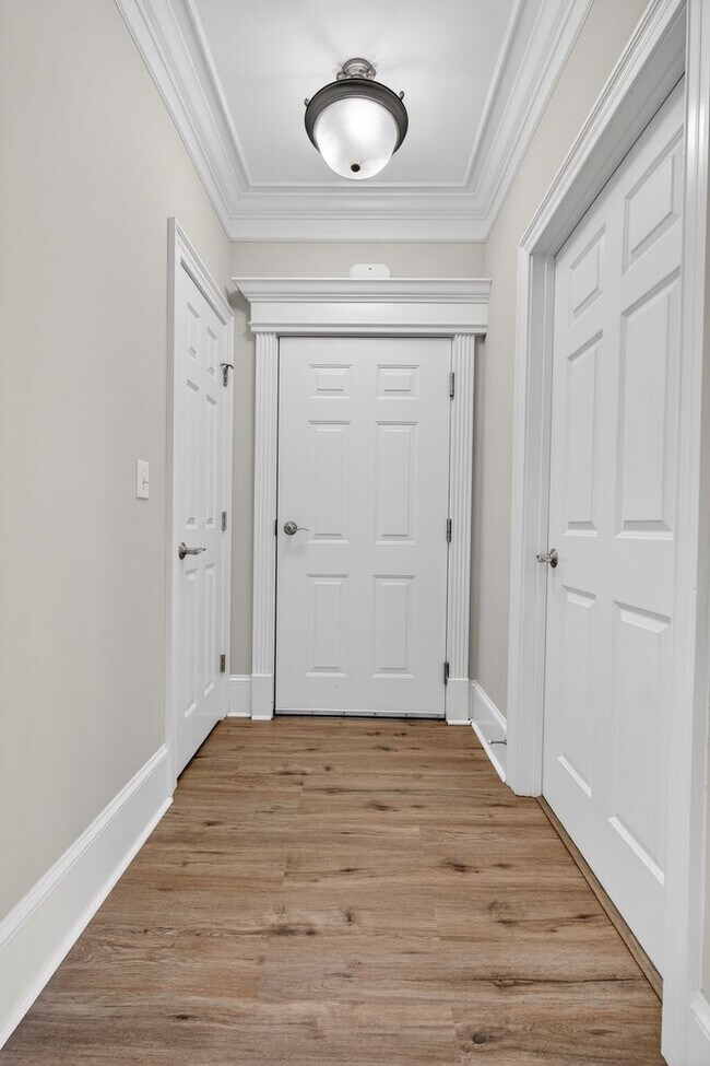 Building Photo - Tons of Upgrade! Beautiful 2 Bedroom, 2.5 Bath Condo in Waterford@ Cary Park, Available Now!