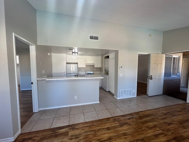 Building Photo - 4565 Alamo St