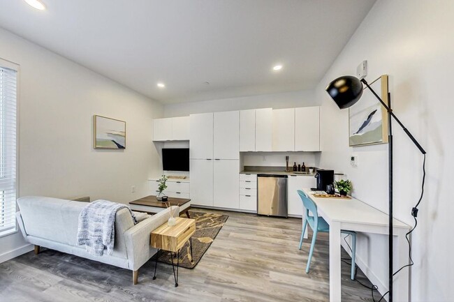 Building Photo - Artthaus Six: New Luxury Apartment! 3 mont...