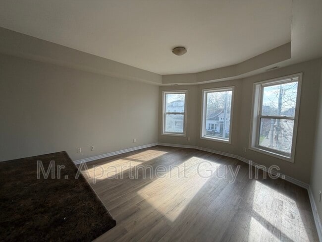 Photo du bâtiment - 128 Wellington St S