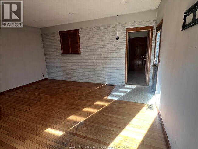 Photo du bâtiment - 1550 Roxborough Blvd