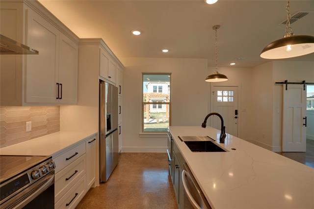 Building Photo - 300 Red Bird Ln