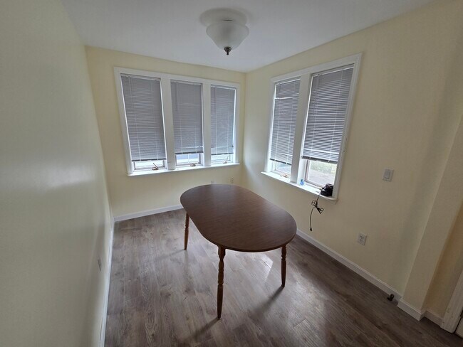 Foto del edificio - 26 Rogers Ave