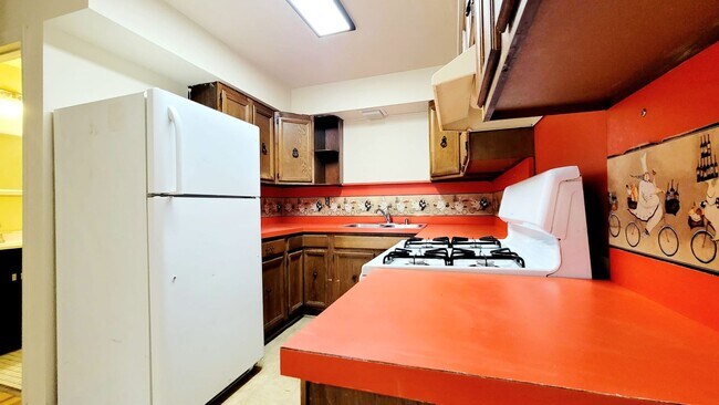 Building Photo - 802 S 27th St