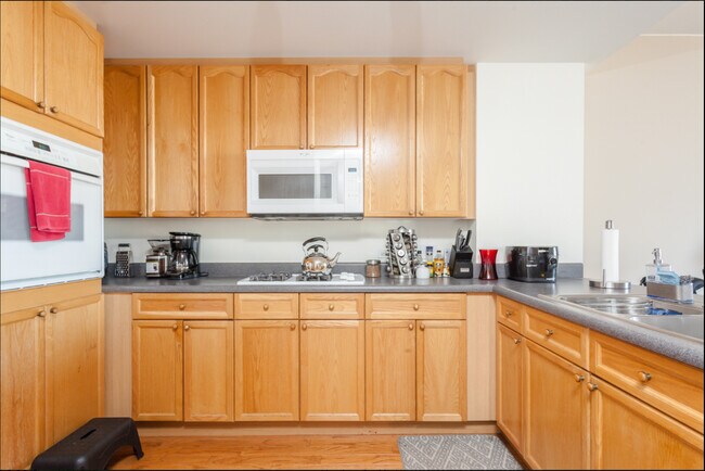 Building Photo - 1515 S Prairie Ave