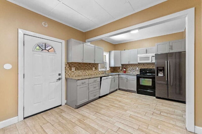 Foto del edificio - 166 Kingston Ave