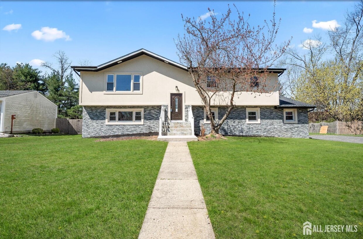 Primary Photo - 34 Hershey Rd