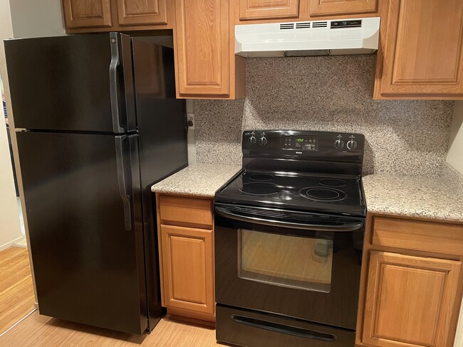 Kitchen appliances - 1305 Boulevard Way