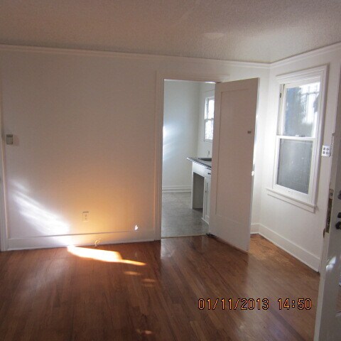 Building Photo - 948 N Martel Ave