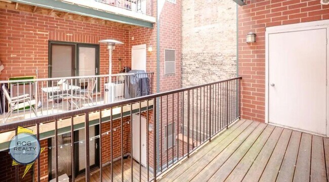 Foto del edificio - 3349 N Clark St