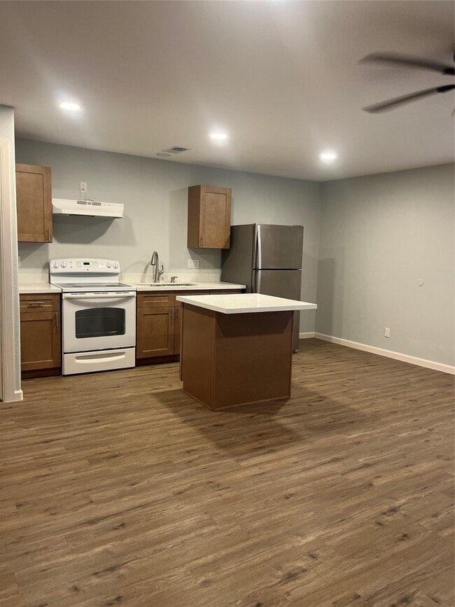 Building Photo - 4624 Bell St