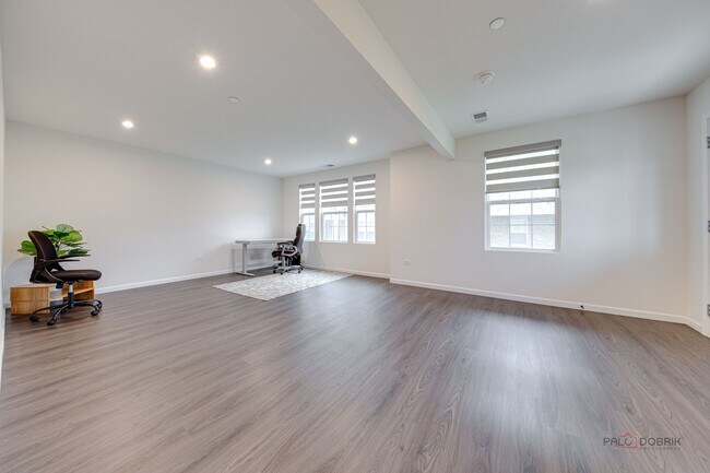Foto del edificio - 121 Yorktown Ct
