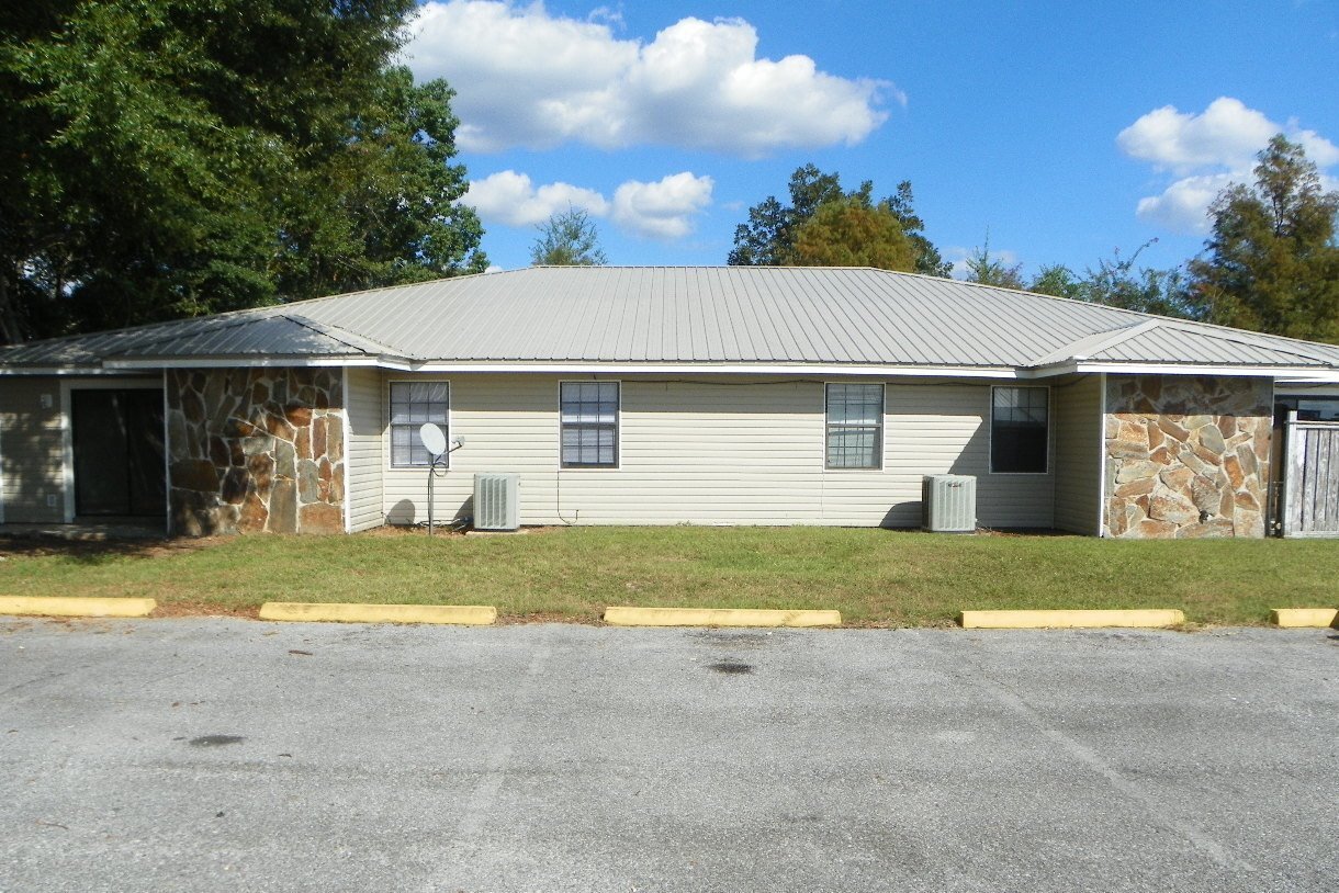 Foto principal - Charming 2 Bedroom Rental in Pace, FL with a Spacious Layout and Prime Location!