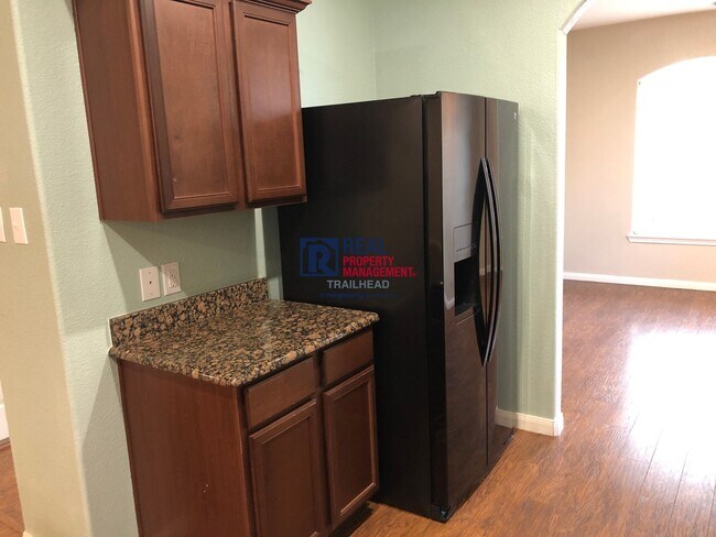 Foto del edificio - Charming 3-Bedroom Home in Creekside Addition