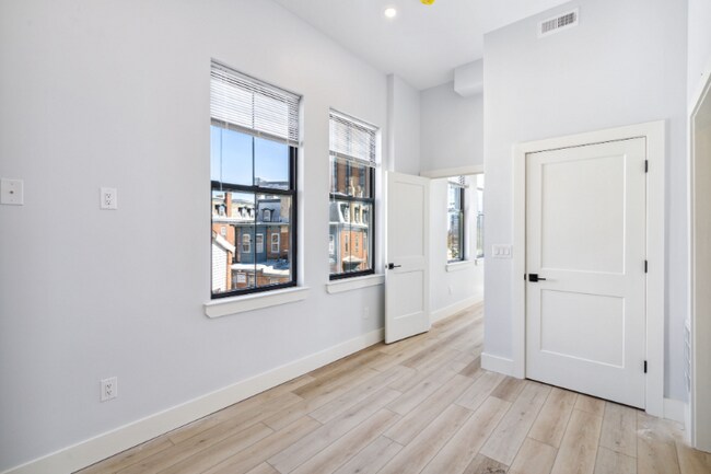 Foto del edificio - 3439 W Lancaster Ave