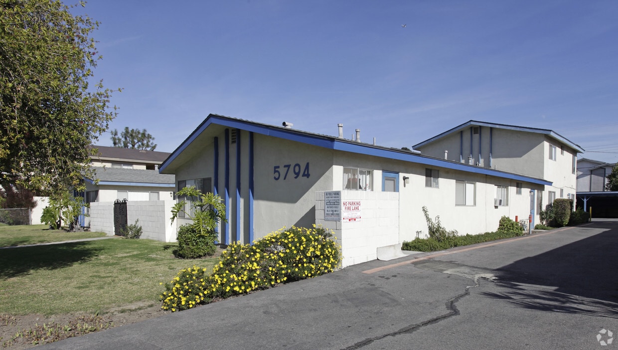 Building Photo - 5792-5794 Rostrata Ave
