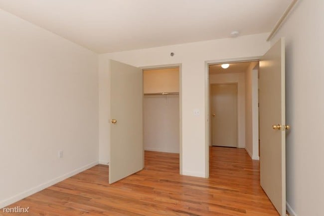 Building Photo - 160 Hilton Ave