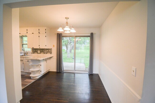 Foto del edificio - Updated 3 Bed 1.75 bath home in quiet location