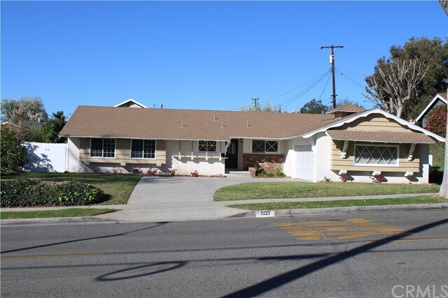 Primary Photo - 1327 N Acacia Ave