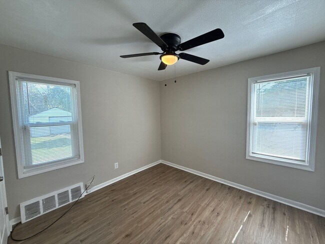 Foto del edificio - Freshly Renovated Single Family Home In Detroit Ready For Section 8 Lease!